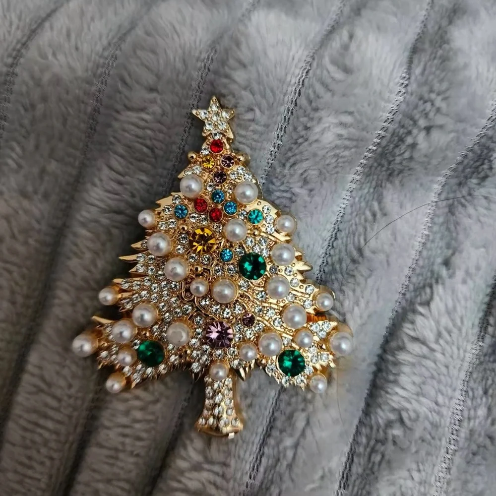 Gorgeous Christmas Tree Brooch Pin